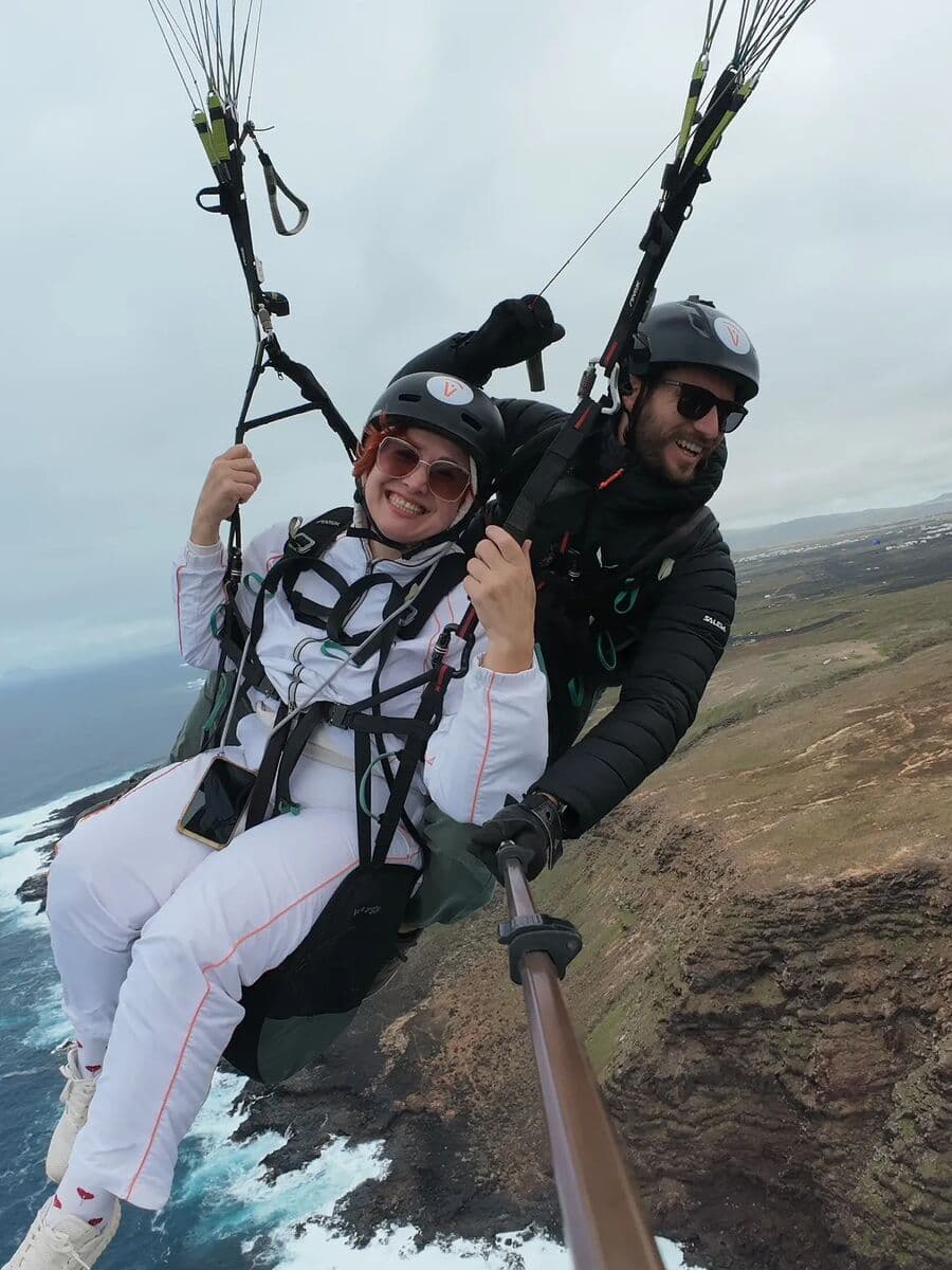 A tandem flight along the sea cliffs of Lanzarote